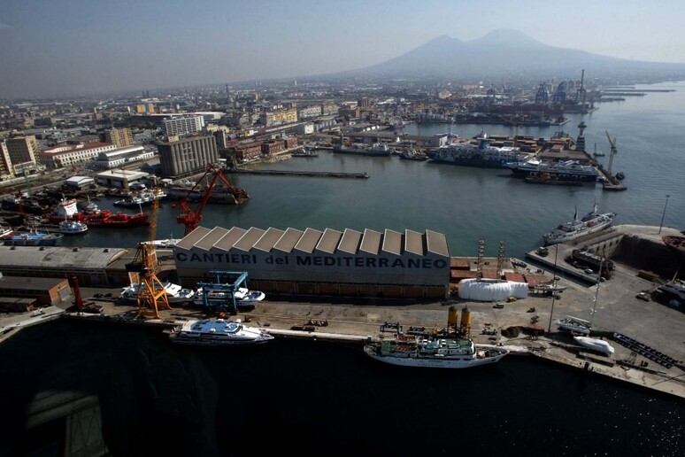 Il porto di Napoli -     RIPRODUZIONE RISERVATA