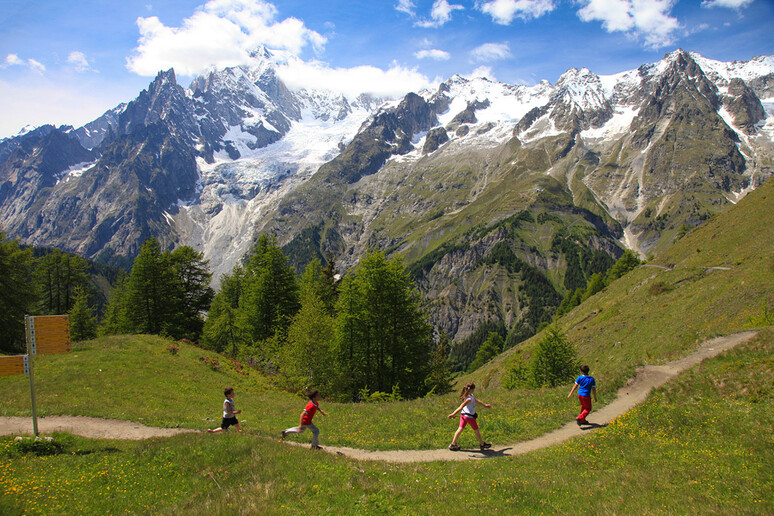 Trekking in Valle d 'Aosta - RIPRODUZIONE RISERVATA
