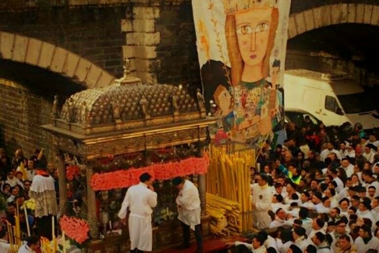 Festa Sant 'Agata a Catania, il fercolo in processione - RIPRODUZIONE RISERVATA