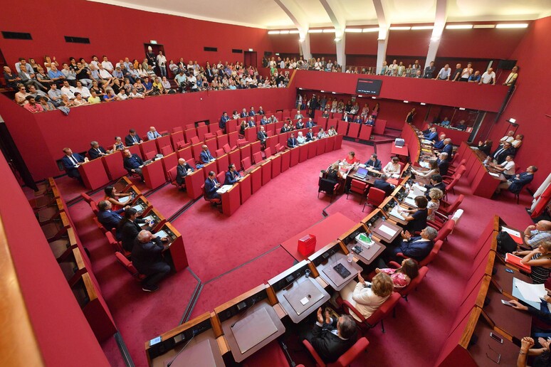 Una seduta del Consiglio comunale di Genova - RIPRODUZIONE RISERVATA