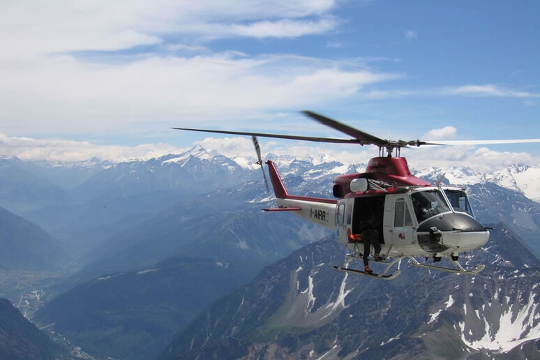 Elicottero soccorso alpino Aosta - RIPRODUZIONE RISERVATA