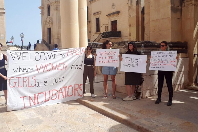 Protesta contro il divieto di aborto a La Valletta, Malta -     RIPRODUZIONE RISERVATA