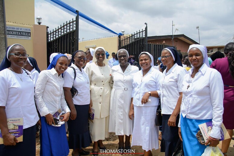 Il personale del centro Bakhita a Lagos in Nigeria -     RIPRODUZIONE RISERVATA