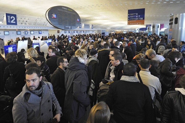 La Francia sta cercando una soluzione urgente per rimpatriare migliaia di passeggeri rimasti a terra dopo il fallimento di Aigle Azur -     RIPRODUZIONE RISERVATA