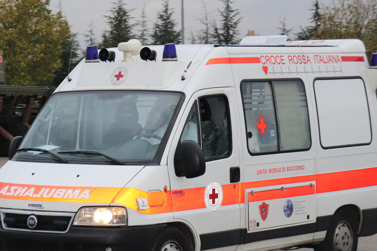 Un 'ambulanza - RIPRODUZIONE RISERVATA