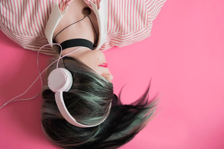 La musica attiva più aree del cervello, provocando uno tsunami di piacere (fonte: Pixabay) - RIPRODUZIONE RISERVATA