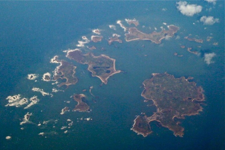 L 'isola di Scilly e le isole più piccole nate a partire da 5.000 anni fa, quando l 'innalzamento del livello del mare ha frammentato una grande isola (fonte: Mike Knell/Wikipedia) - RIPRODUZIONE RISERVATA