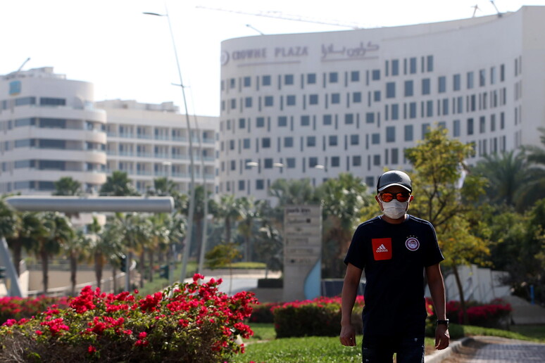 Due hotel di Abu Dhabi messi in quarantena per il coronavirus © ANSA/EPA