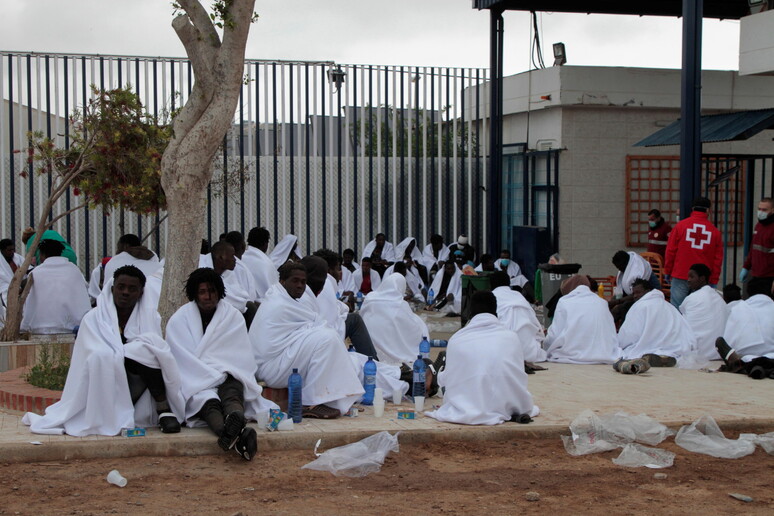 Migranti respinti in Marocco dalla Spagna © ANSA/EPA