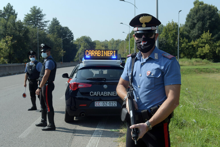 Controlli dei Carabinieri (foto archivio) - RIPRODUZIONE RISERVATA
