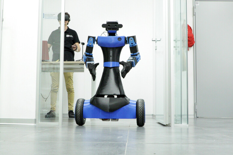 Il robot avatar per l 'assistenza da remoto (Credits: Istituto Italiano di Tecnologia) - RIPRODUZIONE RISERVATA