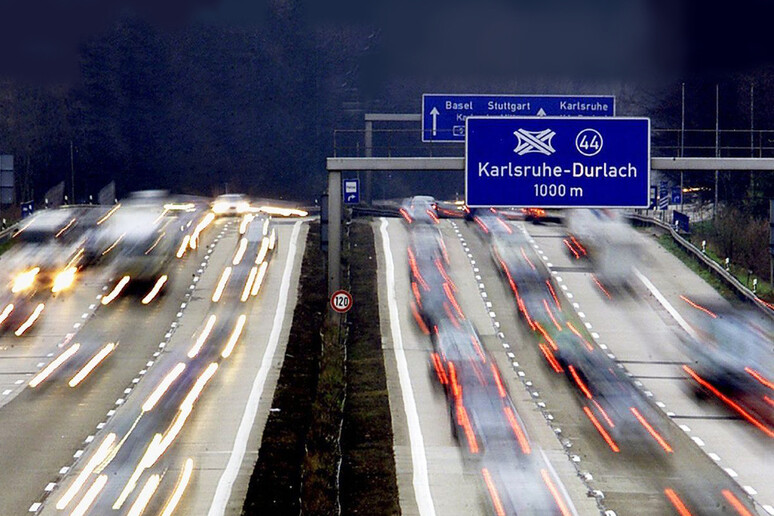 Germania, governo punta a taglio aiuti Diesel e plug-in - RIPRODUZIONE RISERVATA