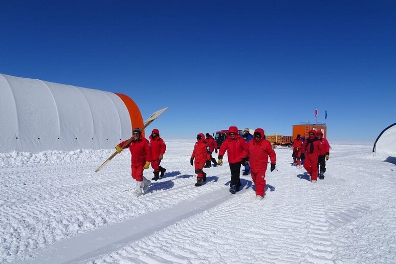 Al via in Antartide alla prima campagna di carotaggio del progetto ‘Beyond Epica Oldest Ice’ (fonte: R. Walther) - RIPRODUZIONE RISERVATA