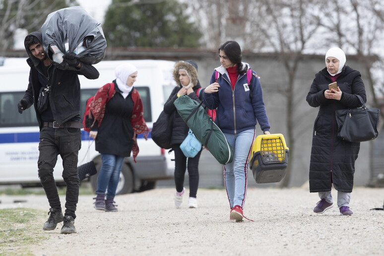Rifugiati al confine tra Turchia e Grecia -     RIPRODUZIONE RISERVATA