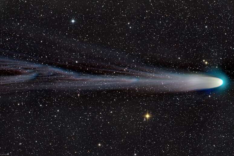 La coda della cometa Leonard fotografata a Natale (fonte: R.Ligustri CARA Project CAST e L.Demetz) - RIPRODUZIONE RISERVATA