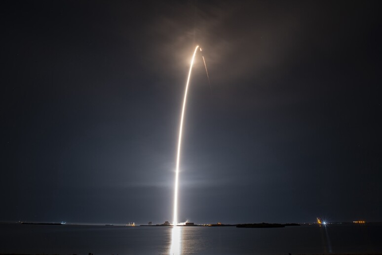 Il lancio da Cape Canaveral (Florida) di altri 60 satelliti della costellazione Starlink con un razzo Falcon 9 (fonte: SpaceX) - RIPRODUZIONE RISERVATA