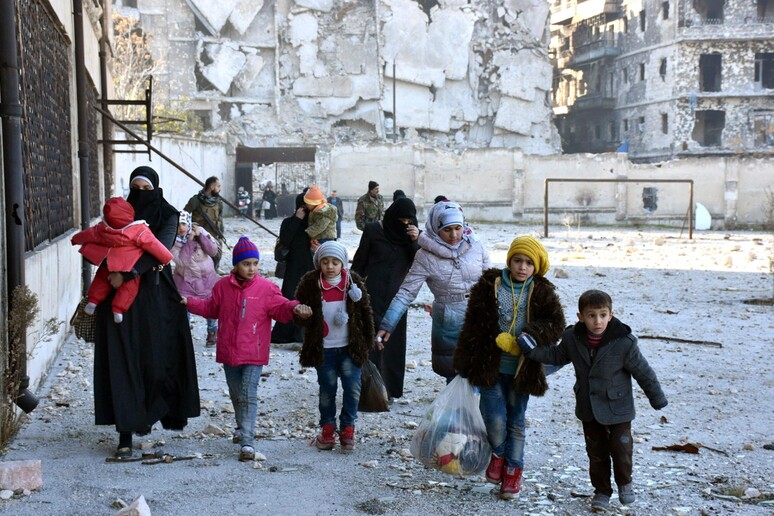 Siria: ong, mezzo milione di morti in 10 anni di guerra © ANSA/EPA