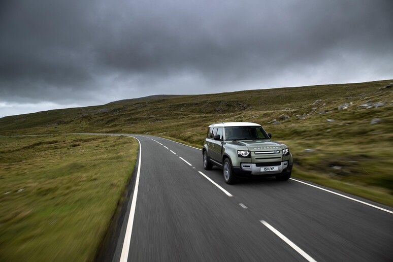 Land Rover avvia test con prototipo Defender 4x4 a idrogeno © ANSA/Ufficio Stampa