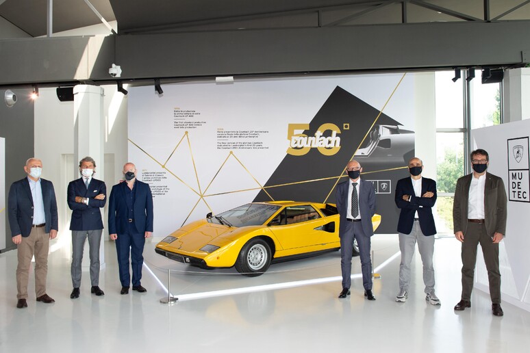 Lamborghini: Bonaccini in visita a stabilimenti azienda © ANSA/Lamborghini