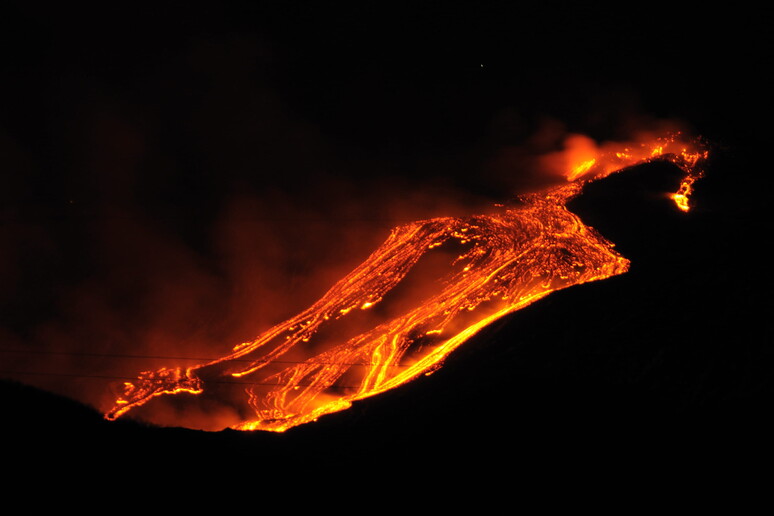 Eruzione dell 'Etna del gennaio 2011 (fonte: Pxfuel) - RIPRODUZIONE RISERVATA