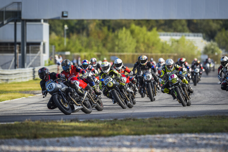 Moto Guzzi Fast Endurance, la stagione di deciderà a Misano - RIPRODUZIONE RISERVATA