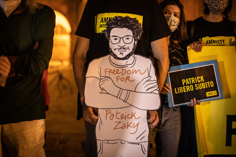Flashmob a Bologna per chiedere la liberazione di Patrick Zaki -     RIPRODUZIONE RISERVATA