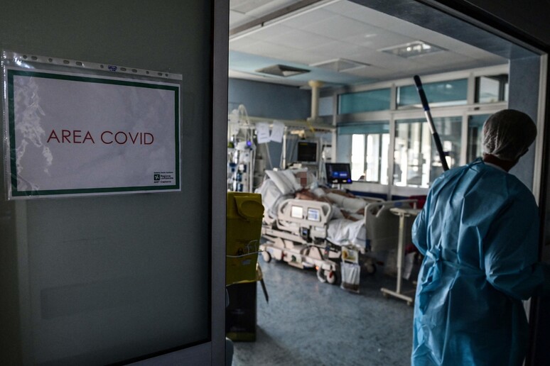 Covid: Omicron 5, in ricoverati compromessa funzione polmoni © ANSA/AFP