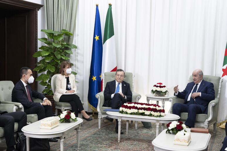 Draghi e Di Maio con il presidente algerino Tebboune lunedì ad Algeri -     RIPRODUZIONE RISERVATA