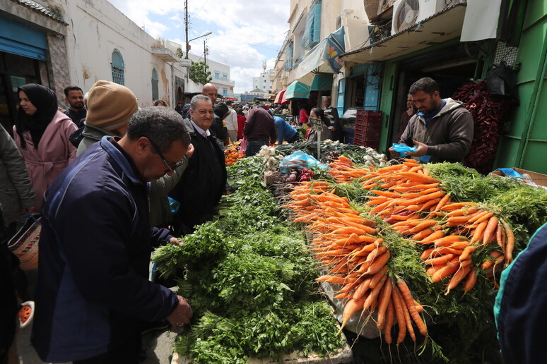 Un mercato in Tunisia © ANSA/EPA