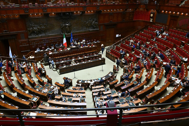 Una panoramica dell 'aula della Camera durante la discussione del Dl Ucraina bis, 16 maggio 2022 - RIPRODUZIONE RISERVATA