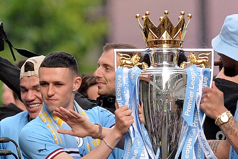 Manchester City team celebrate Premier League title © ANSA/EPA