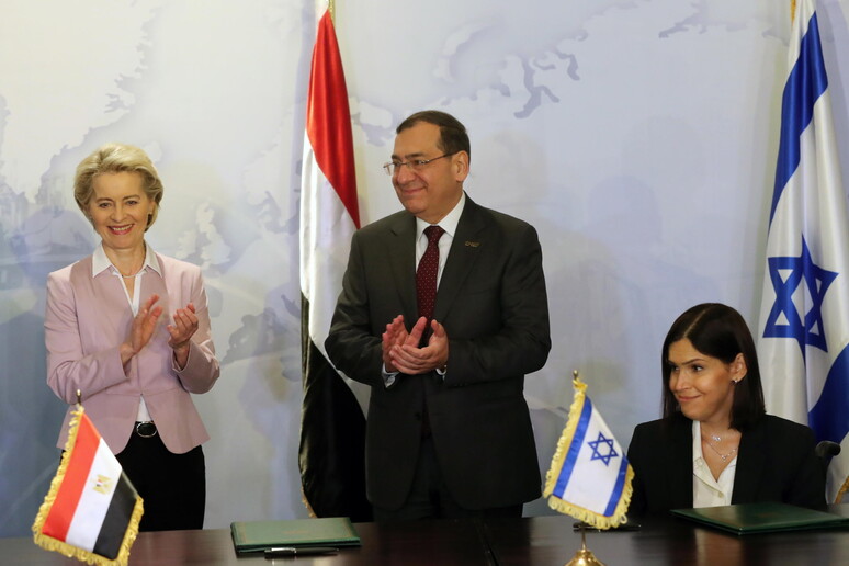 Firma al Cairo di un Memorandum d 'intesa tra Ue, Egitto e Israele per la fornitura di gas all 'Unione europea © ANSA/EPA