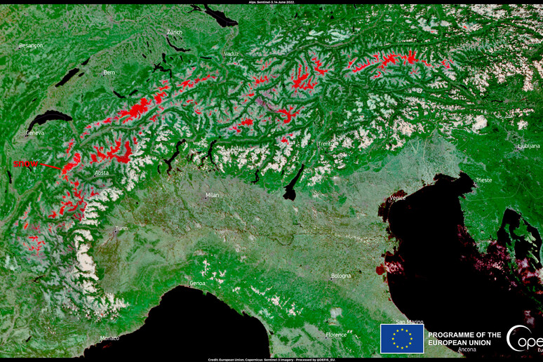La neve ai minimi sulle Alpi, nell 'immagine del satellite europeo Sentinal 3 (fonte European Union, Copernicus Sentinel-3 imagery) - RIPRODUZIONE RISERVATA