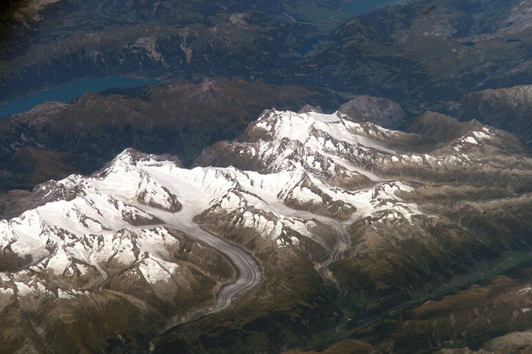 Le Alpi bernesi viste dallo spazio - RIPRODUZIONE RISERVATA