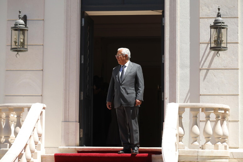Il premier portoghese Antonio Costa al Palazzo Sao Bento, sede del governo a Lisbona © ANSA/EPA