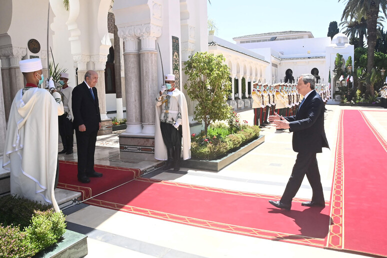 Draghi ricevuto da Tebboune al palazzo presidenziale ad Algeri -     RIPRODUZIONE RISERVATA