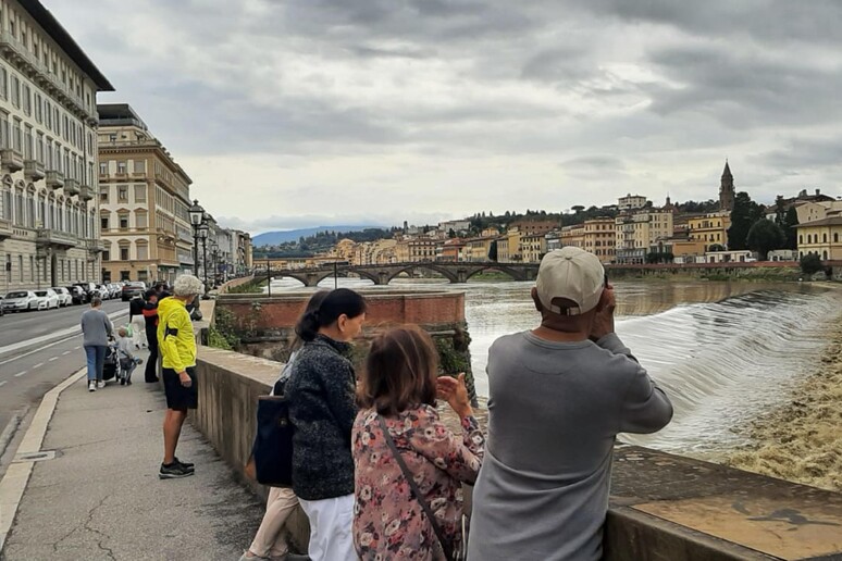 Maltempo: Arno in una notte torna fiume dopo mesi di siccit� - RIPRODUZIONE RISERVATA