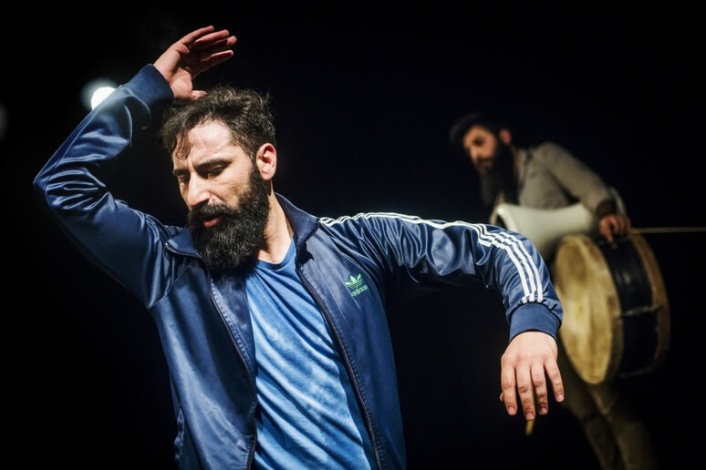 Il coreografo libanese Bassam Abou Diab in  'Under The Flesh ' -     RIPRODUZIONE RISERVATA