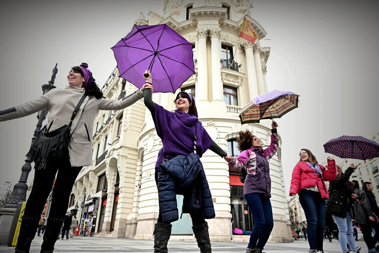 Manifestazione contro la violenza sulle donne a Madrid -     RIPRODUZIONE RISERVATA