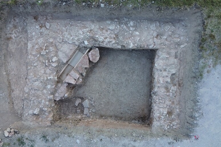 Immagine aerea dei resti del tempio romano ritrovato a Spello (fonte: Douglas Boin) -     RIPRODUZIONE RISERVATA